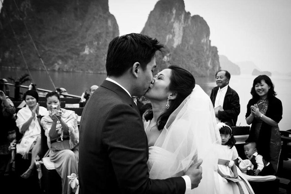 First kiss husband wife Halong Bay