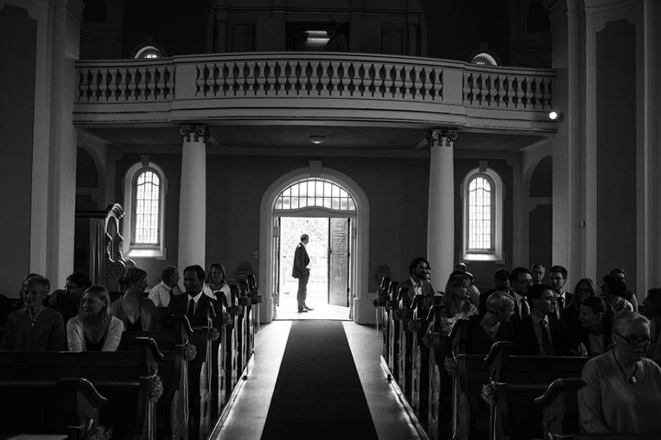 Congregation waiting for bride to arrive