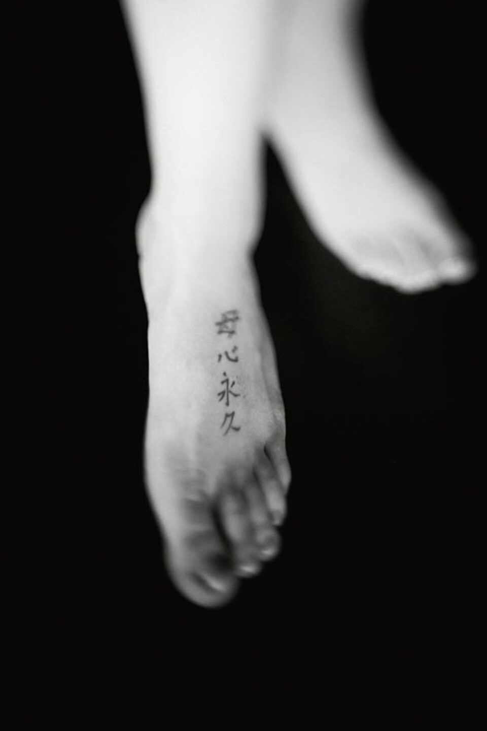 Tattoo on a bride's foot