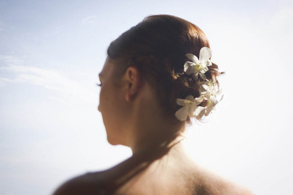 Bride's flower hairpiece