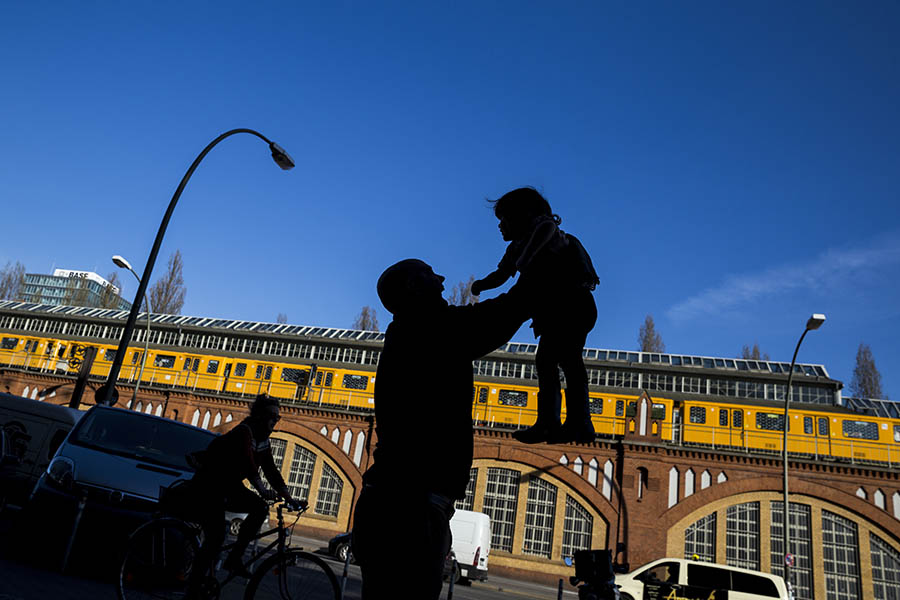 Silhouette of dad lifting daughter