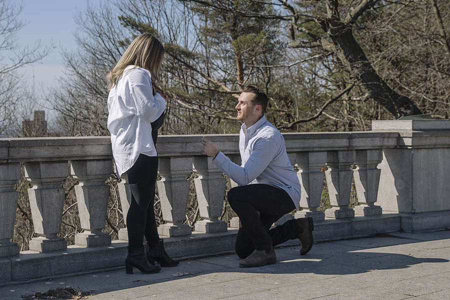 Man proposing to girlfriend